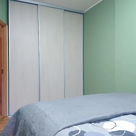 Апартаменти Bright And Cozy Center 1 Bedroom Ap, Free Parking!