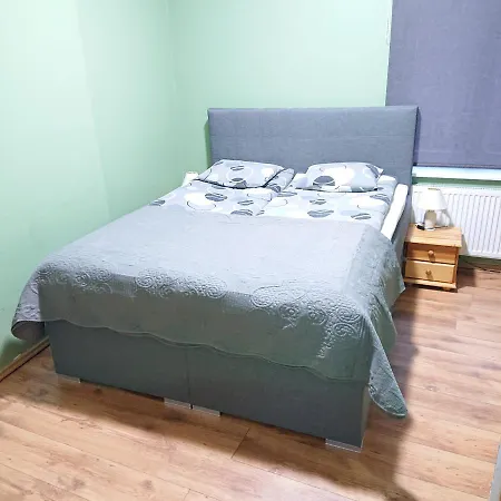 Апартаменти Bright And Cozy Center 1 Bedroom Ap, Free Parking!