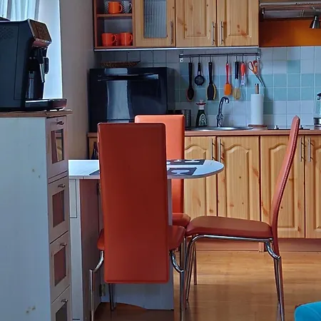 Bright And Cozy Center 1 Bedroom Ap, Free Parking! * Reval