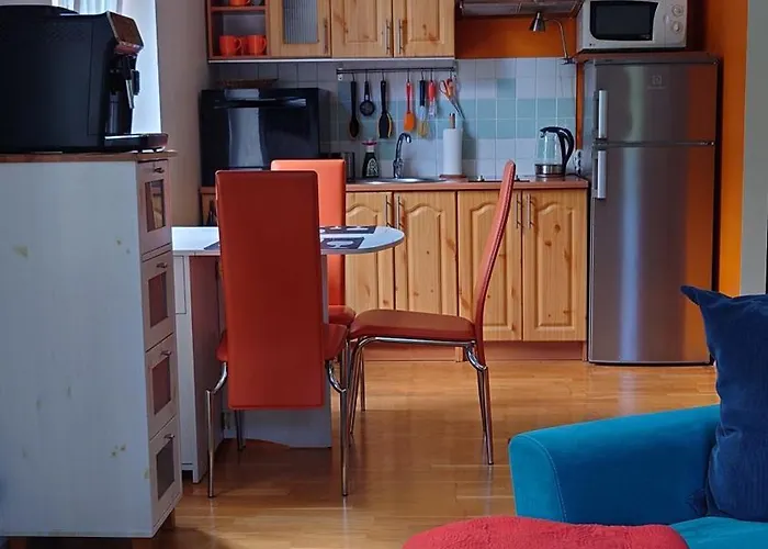 Апартаменты Bright And Cozy Center 1 Bedroom Ap, Free Parking!